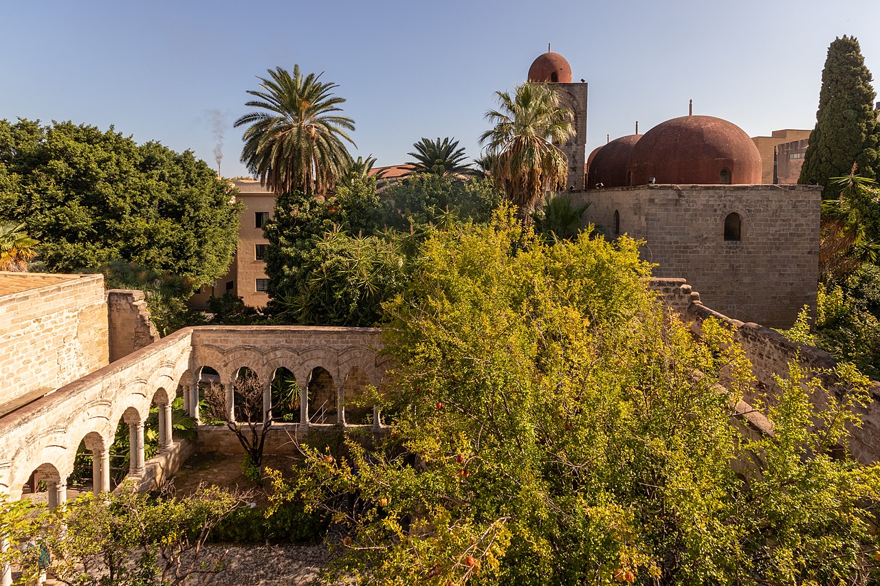 By Matthias Süßen - Own work, CC BY-SA 4.0, https://commons.wikimedia.org/w/index.php?curid=83745947 giardino_cupole_colonnato